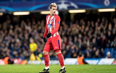 熊猫体育-克瓦拉茨赫利亚突破造任意球并亲自主罚